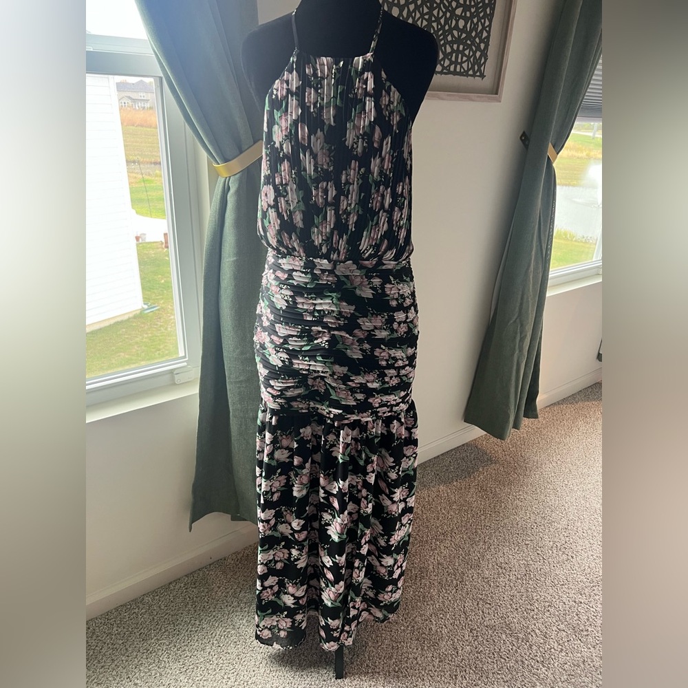 NWT Women’s VICI Dress